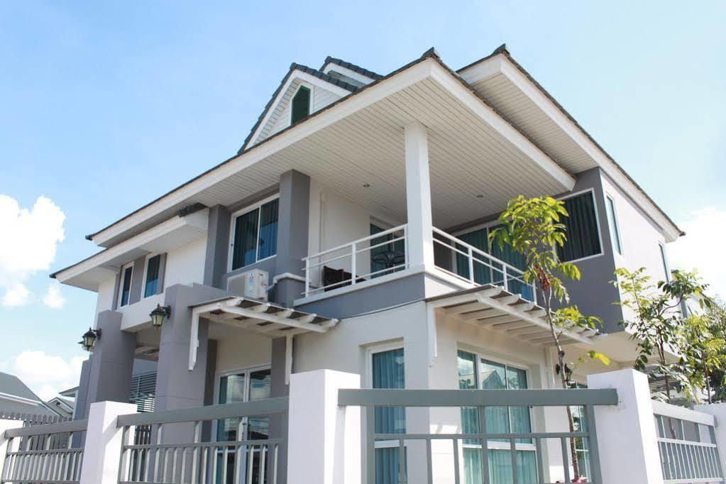 P Villa Buriram Exterior foto